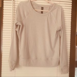 Long sleeve Yogalicious slit back shirt